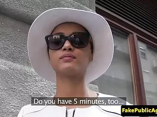 A hibátlan porno video ingyen tinédzserek Mishelle Klein és Stella Flex csábítják a srácot egy hármasba